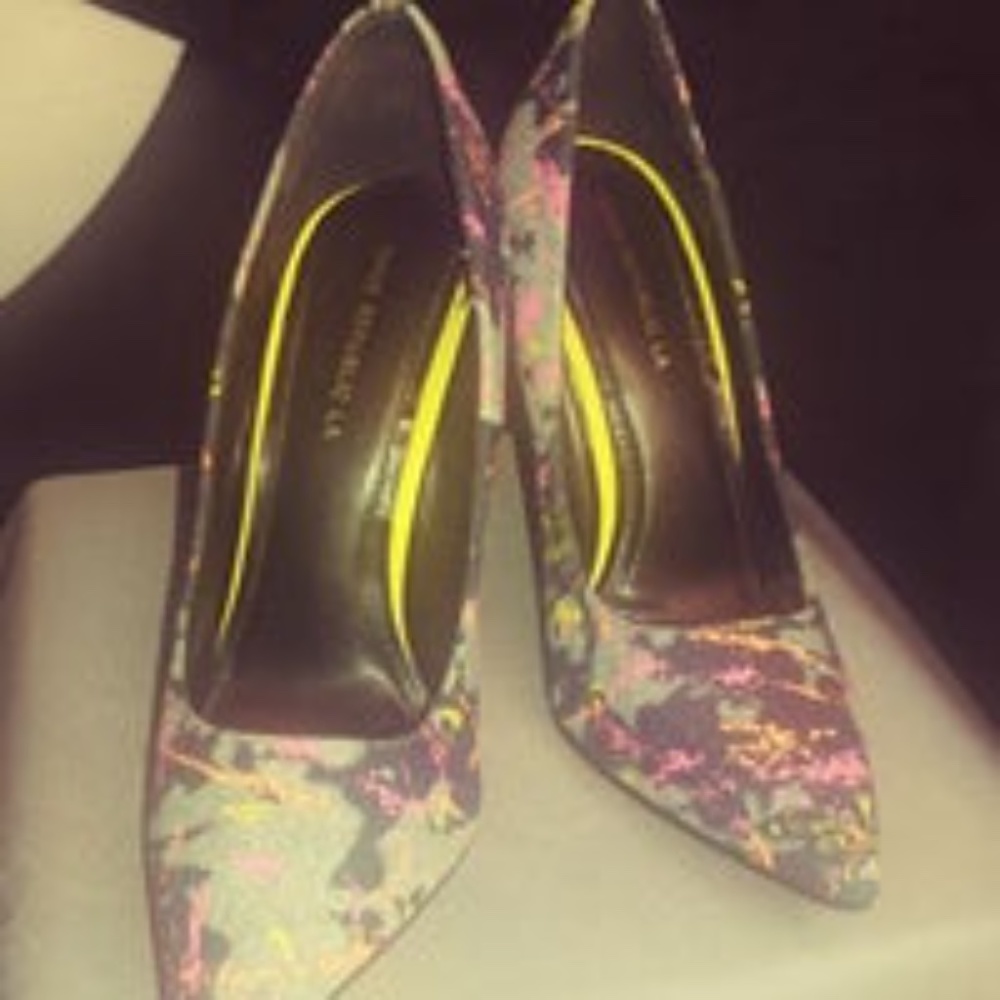 Beautiful Heels - Picture 2 of 2